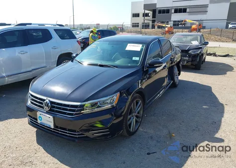 2017 Volkswagen Passat 1.8T R-Line z USA, uszkodzony, nr VIN 1VWDT7A38HC084036